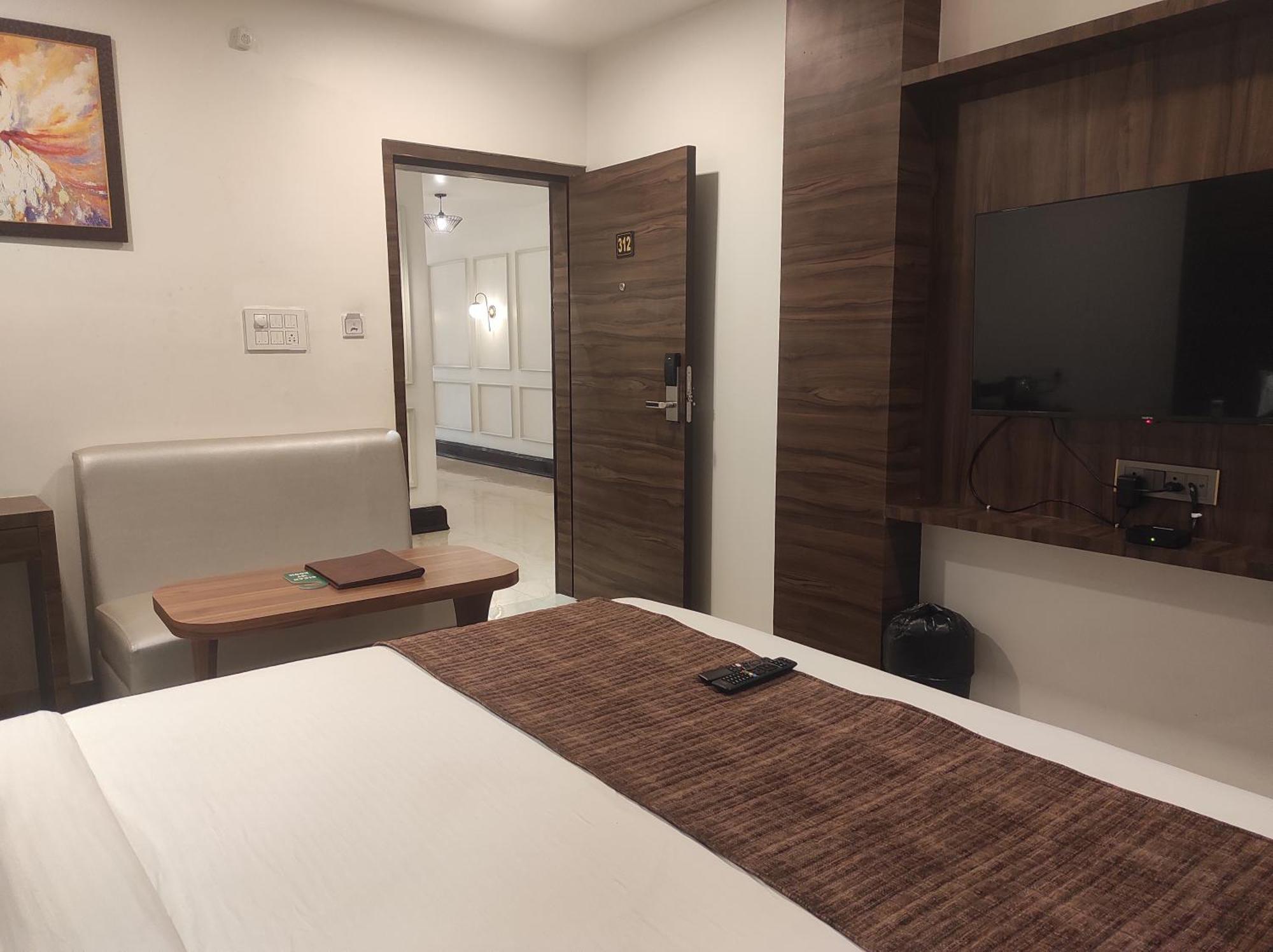 Hotel Obsidian Blue Itānagar エクステリア 写真